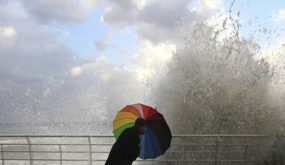 الأجواء اليوم وغدا ماطرة ودافئة الأحد