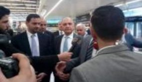 وزراء يغامرون بزيارة كارفور حيث سجلت أول إصابة بكورونا