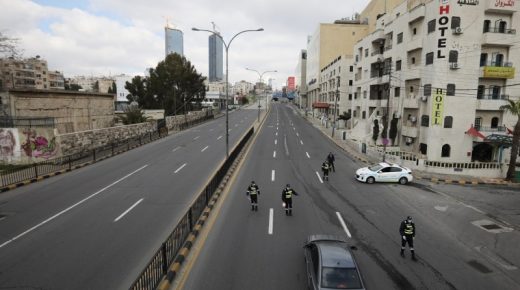 بالصور ..التزام شامل بالحظر