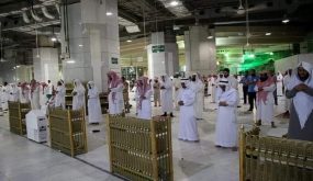 السعودية : السماح بإقامة الصلاة في جميع مساجد المملكة باستثناء مكة