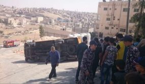 جرش : اصابة  ١٣ بحادث تدهور باص