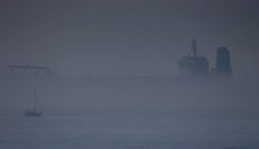 تعرض ناقلة مطلوبة لدى الولايات المتحدة لاختطاف قبالة الإمارات