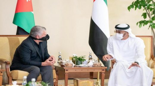 خلال لقاءه الشيخ محمد بن زايد آل نهيان ” الملك يؤكد على حل الدولتين “