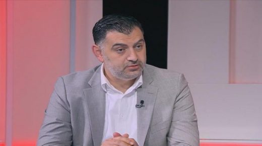 وزير العمل يعمم بعدم تشغيل العاملين في مواقع العمل المكشوفة والمعرضة لأشعة الشمس بشكل مباشر خلال فترة الذروة
