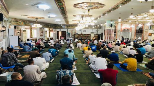مواطنون يستهجنون ادعاء نواب مترشحين ان قرار السماح باداء صلاة الجمعة كان بضغط منهم