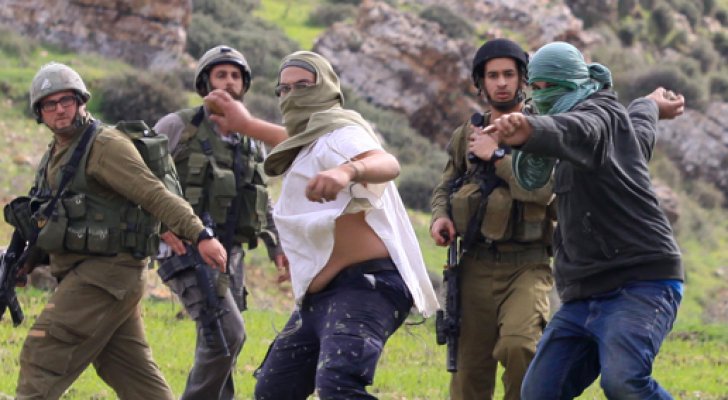 مستوطنون يهاجمون المركبات على طريق نابلس قلقيلية