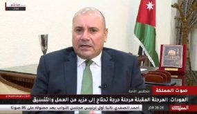 بالفيديو كيف قطع مذيع المملكة حديث للعودات