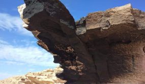 النائب د.نصار الحيصة يستهجن الاعتداء على حجر ذيبان ويؤكد على ترميمها وعلى حسابه الشخصي