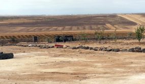 المزارع محمد الحماد يعكف على زراعة 10 آلاف شجرة دراق ومشمش بالزرقاء