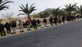 بالفيديو والصور .. وقفة احتجاجية بالعقبة ” للمتدربين من حملة الدبلوم ” امام المجمع الصناعي للفوسفات