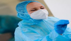 اصابات كورونا تتخطى حاجز الـ 90 مليون اصابة في العالم