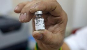 كوفيد-19: فايزر-بيونتيك تعدان بروكسل بـ75 مليون جرعة