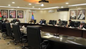 وزير الداخلية يعقد اجتماعا لمناقشة الاجراءات المتعلقة بالاشخاص المحجورين منزليا