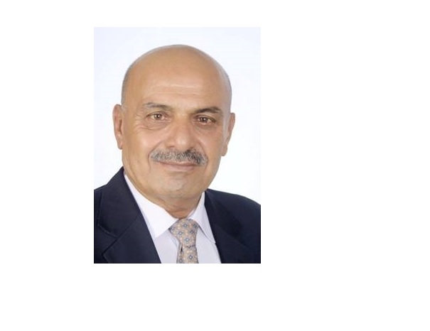 ” شيوخ العباءات الصينية .. وخلافه “