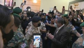 بالفيديو .. الملك يتفقد مستشفى السلط وييتحدث مع المواطنيين