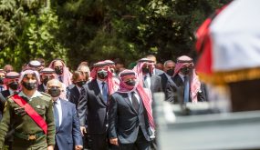 بالصور .. الملك يشارك في تشييع جثمان الأمير محمد بن طلال