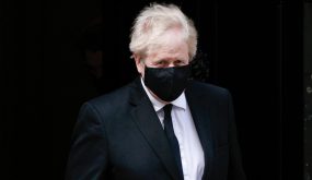 بوريس جونسون يُهاتف الملك ويؤكد دعم بريطانيا للمملكة