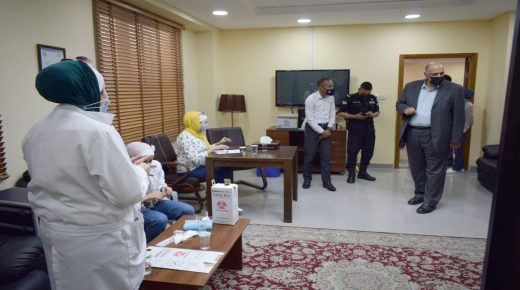 حملة تطعيم ضد كورونا لكوادر ديوان الخدمة المدنية