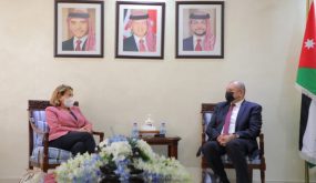 العودات يلتقي سفيرتي أسبانيا والسويد