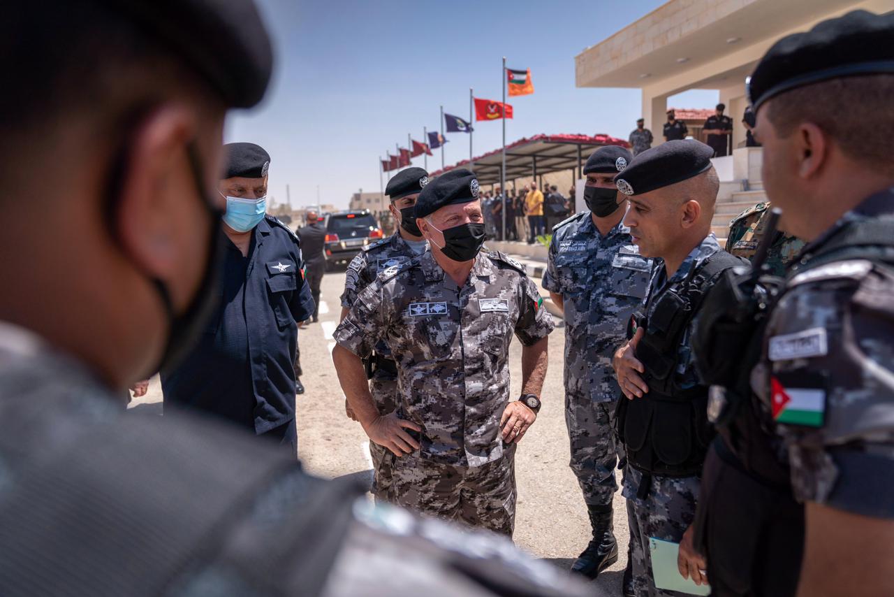 بالصور.. الملك يتابع تمرينا امنيا للدرك