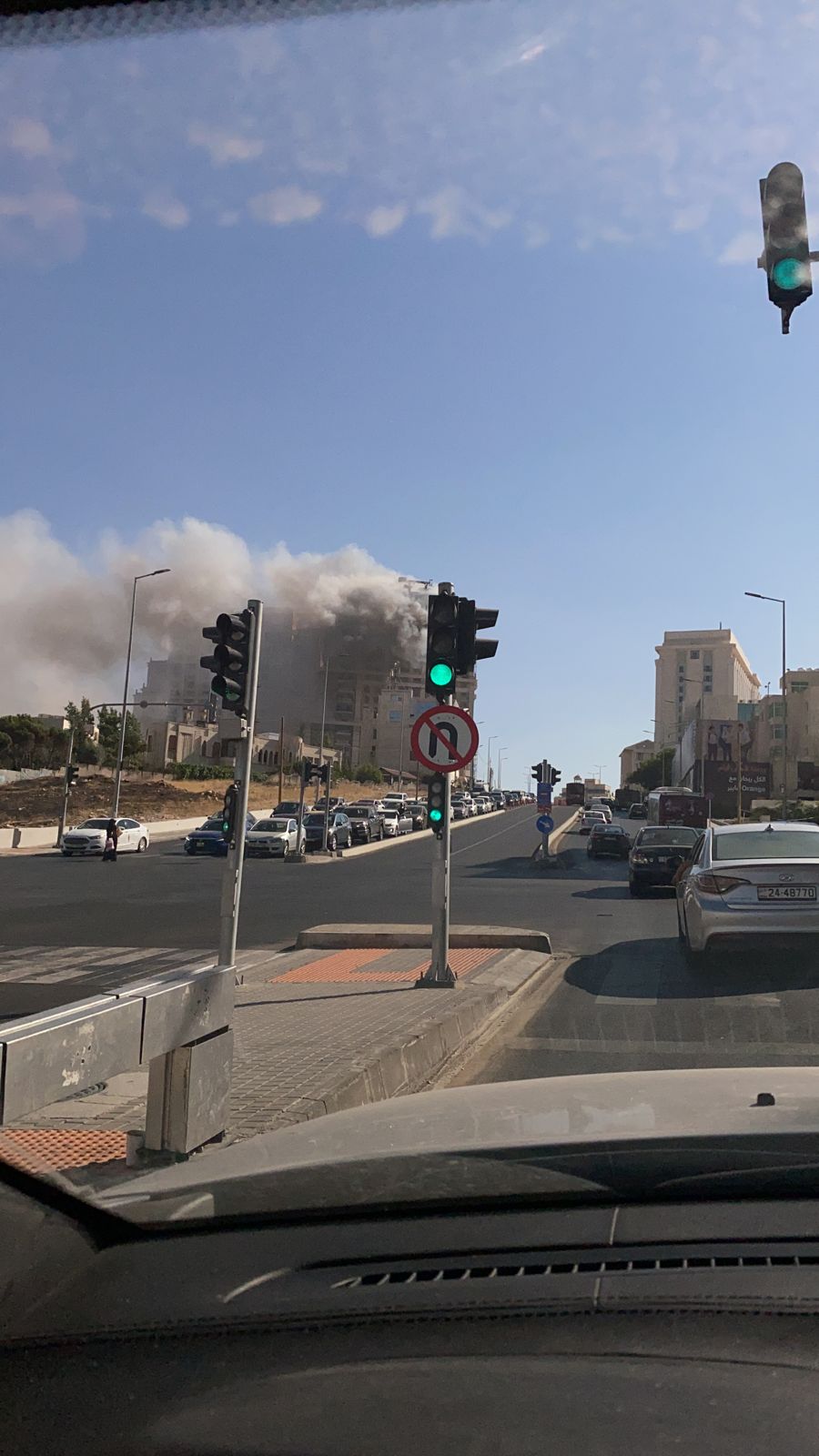 بالفيديو.. اندلاع حريق بفندق الريتز كارلتون على الدوار الخامس