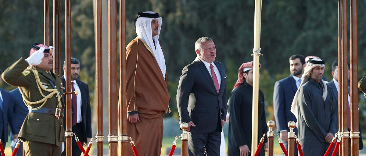 الملك يلتقي الأمير تميم اليوم في أول زيارة للدوحة منذ عام 2014
