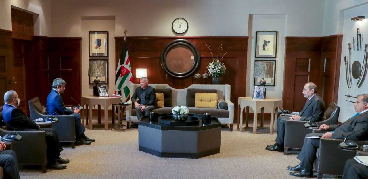 الملك يستقبل وزير الخارجية والتعاون الدولي الإماراتي