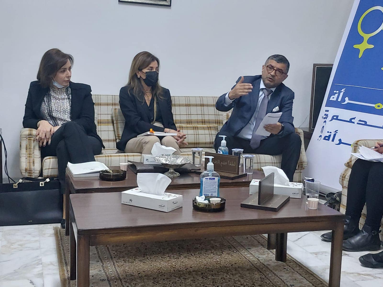 بالصور .. شبكة المرأة لدعم المرأة تستضيف جلسة حوارية لمناقشة قانوني الإنتخاب والأحزاب