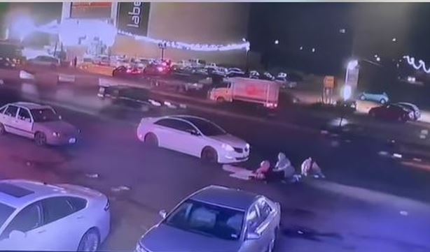 بالفيديو .. دهس 3 فتيات بشارع الحرية
