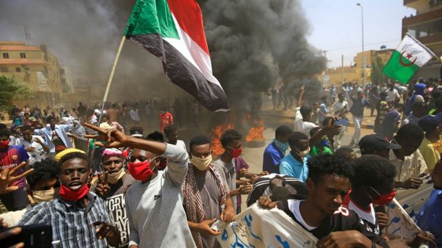 الانقسام يعم السودان حيال المبادرة الأممية لحل الأزمة السياسية