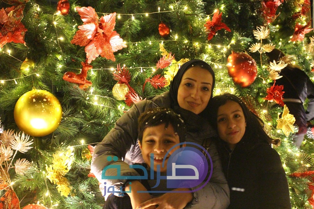 إيجل هيلز الاردن تضيء شجرة عيد الميلاد