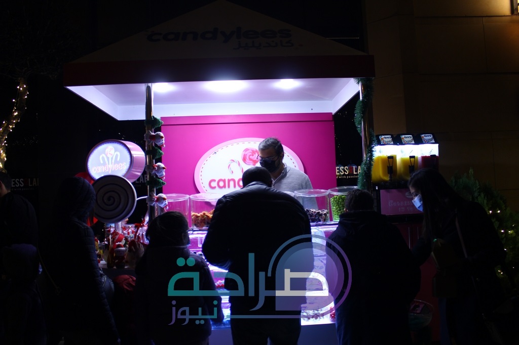 إيجل هيلز الاردن تضيء شجرة عيد الميلاد