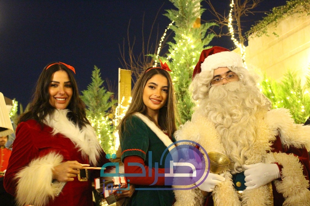 إيجل هيلز الاردن تضيء شجرة عيد الميلاد