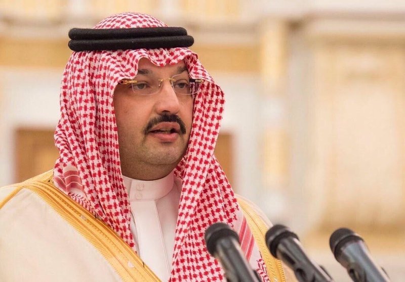 امير سعودي يهدي مواطنا سيارة جديدة بعد ان تعطلت سيارته في الطريق