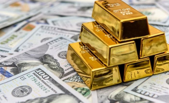 ارتفاع أسعار الدولار وسط هبوط الذهب