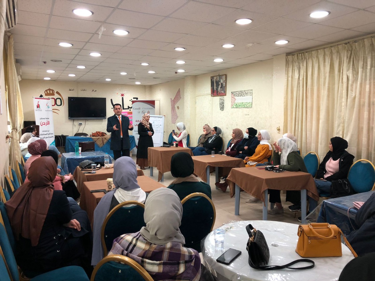 لقاءات حوارية لتحفيز المرأة والشباب على المشاركة في انتخابات مجالس المحافظات والمجالس البلدية / مصوّر الأربعاء 9/3/2022
