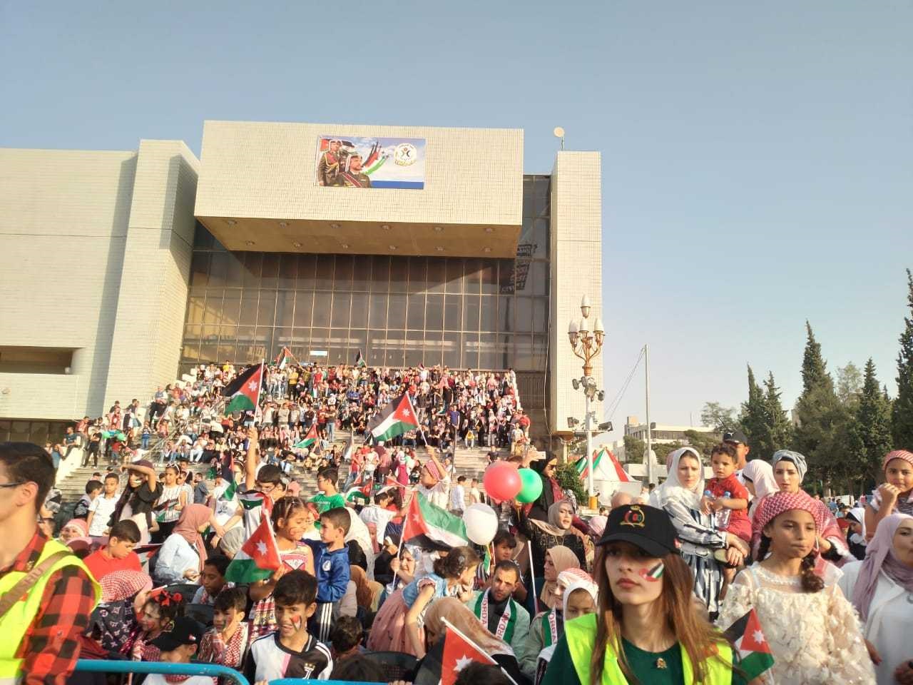 حشود جماهيرية كبيرة تشارك بفعاليات مهرجان الاستقلال بإربد