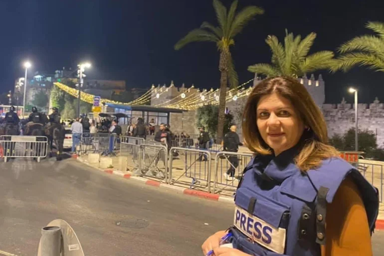 استشهاد مراسلة الجزيرة شيرين أبو عاقلة برصاص حي في الرأس من قبل جيش الاحتلال