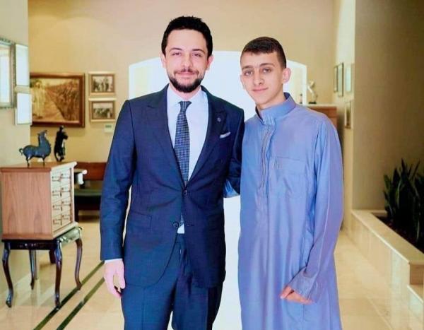 ولي العهد يستضيف الحافظ للقرآن الكريم العنانزة