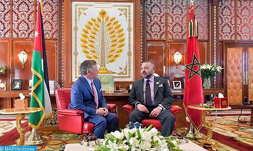 الملك يُهاتف ملك المغرب للإطمئنان على صحته