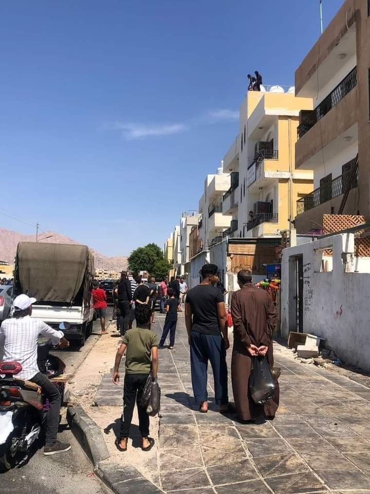 نشطاء: ام واولادها يهددون بالانتحار بالعقبة