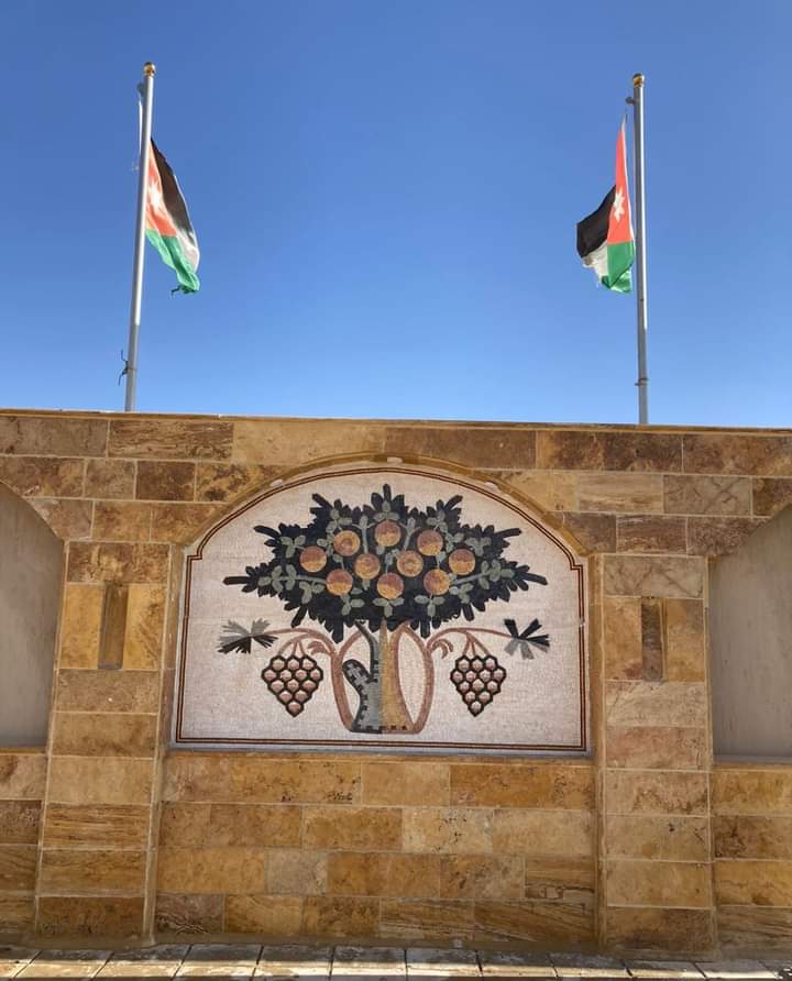 مأدبا: تركيب لوحات فسيفساء كبيرة بمدينة الأمير هاشم للشباب