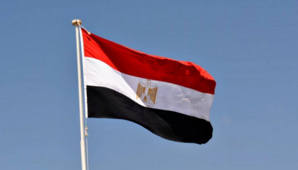 مصر.. عزل مسؤول كبير بسبب حمالة صدر
