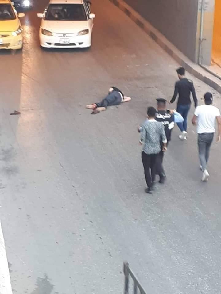 شبهة انتحار لشاب سقط من اعلى نفق الزرقاء ..صورة