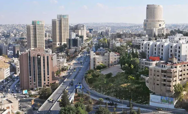 الأجواء اليوم حارة نسبياً في المرتفعات الجبلية والسهول وحارة في باقي المناطق