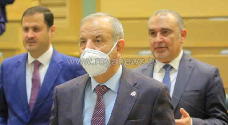 الحكومة: لا تعيينات دون التقدم لديوان الخدمة المدنية