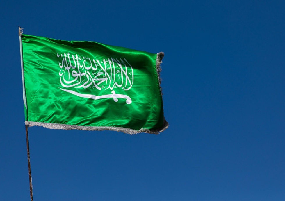 السعودية.. تحرك أمني بعد فيديو مخالف للآداب واعتداء شاب على فتاة (فيديو)