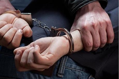 القبض على شخص قتل سيدة واحرق منزلها في عمّان – تفاصيل الجريمة