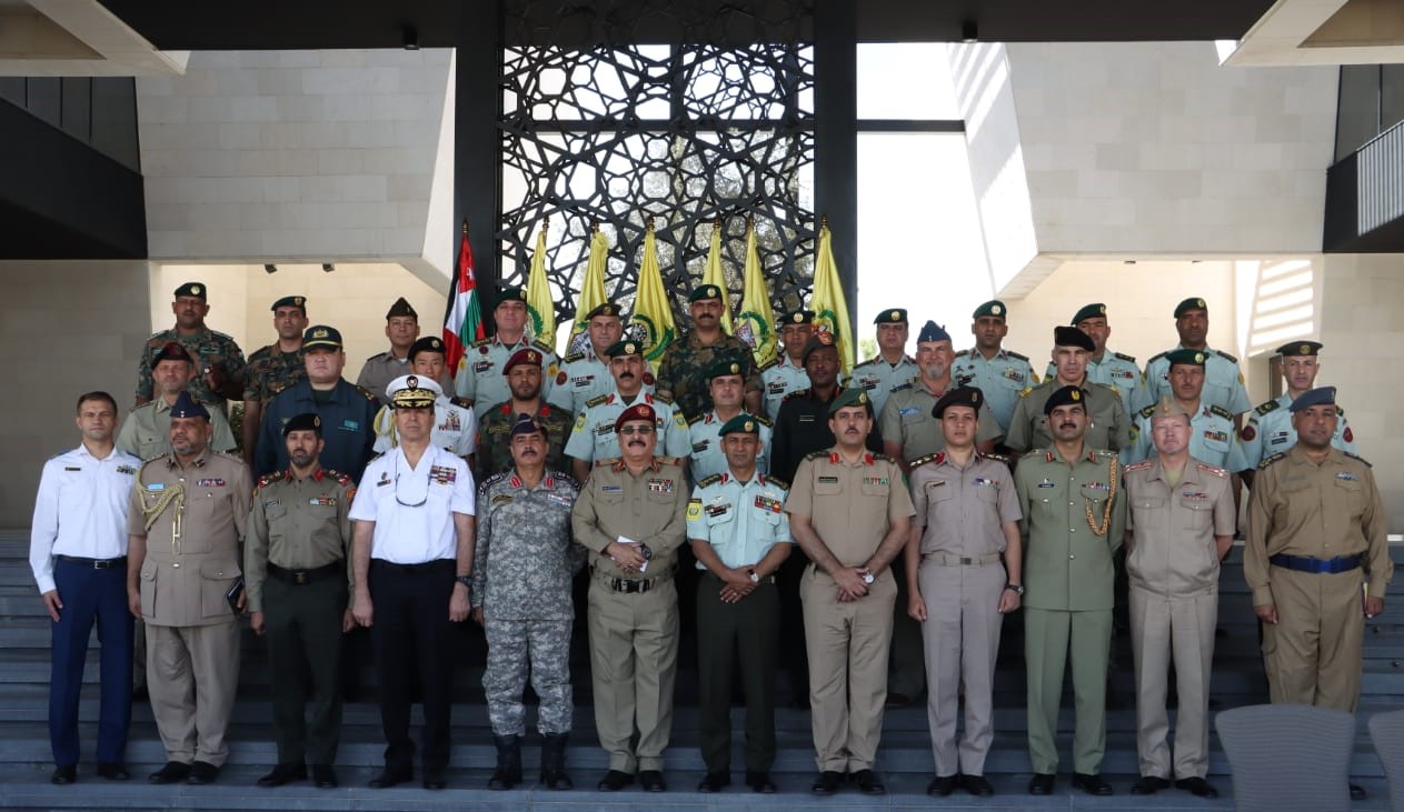 وفد من الملحقين العسكريين يزور قيادة الحرس الملكي الخاص