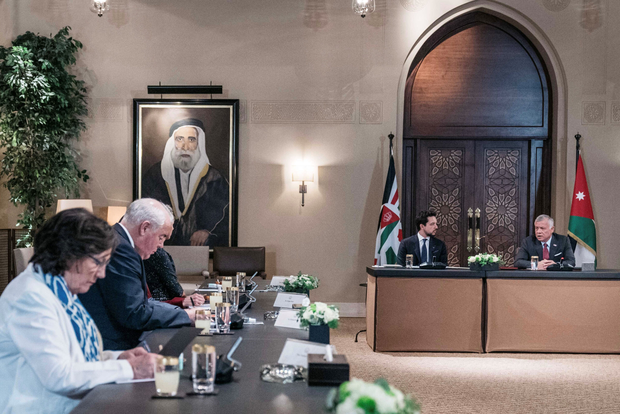 الملك يستقبل وفد لجنة التنمية الدولية في مجلس العموم البريطاني